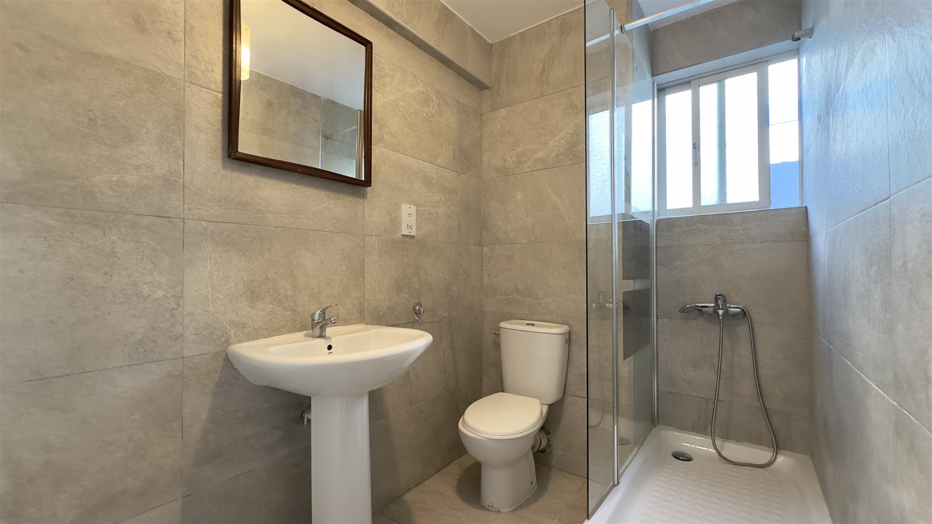 Image of Apartment - 3 Bedrooms - 1 Bathrooms for Rental in Marina Court-Gibraltar, Image 5